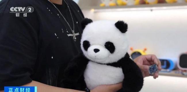 AI玩具的热度吸引了外地创业者赶来“抢滩”。来自湖北黄石的汪芳晴计划将这种“浙江新特产”带回湖北,通过线上线下结合的模式开一家AI玩具实体店。