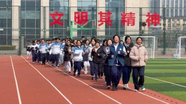 一学校倡议23点没完成作业可不写 保障学生睡眠