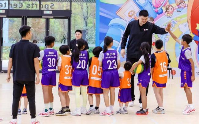 姚明提了一个“升级版”建议 关注青少年屏幕使用与公共空间供给