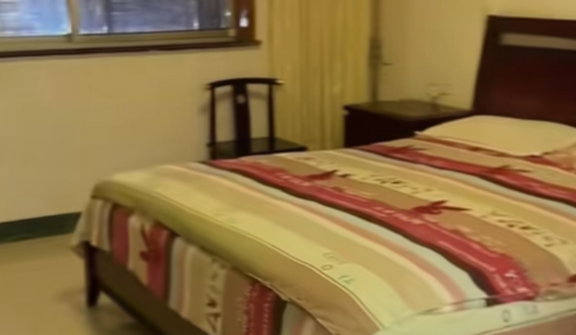 74岁舅舅家里一尘不染,每一个角落都收拾的精致整洁