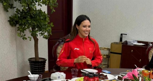 谷爱凌晒凌晨跑步视频，6天横跨3大洲4个国家，冬奥会后行程起飞 无缝切换多领域顶尖身份