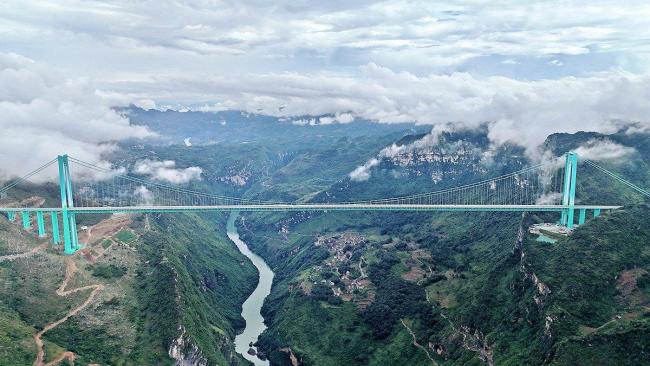 贵州跨越天堑的钢铁脊梁 空中桥梁引领发展新高度