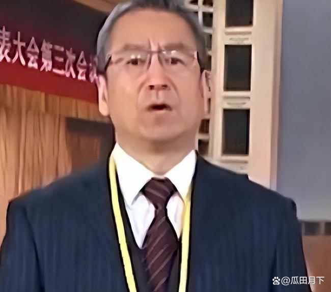 白岩松说农民养老金每月200的确低了 呼吁提高农村养老待遇