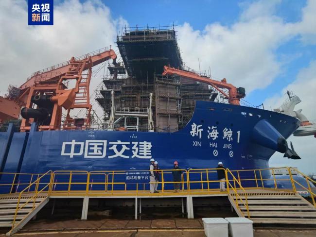 我國首艘分布式泵艙超大型自航耙吸挖泥船下水