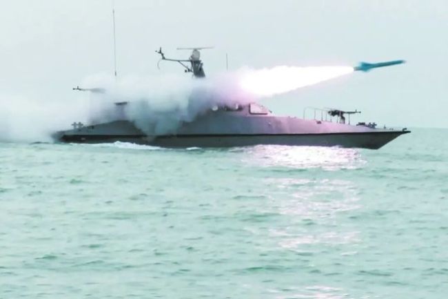 伊朗：一艘商用油轮无视警告被击中 霍尔木兹海峡局势紧张升级