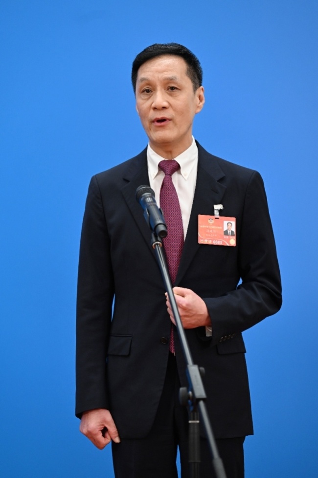 冯远征甄子丹廖昌永谈AI对行业影响 技术赋能与情感表达并重