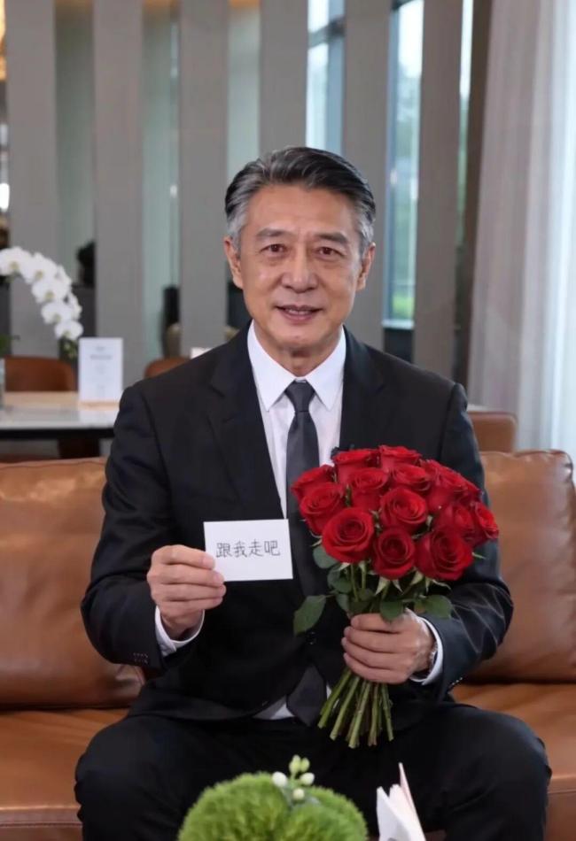 “霸总”围猎中老年女性 代表急了