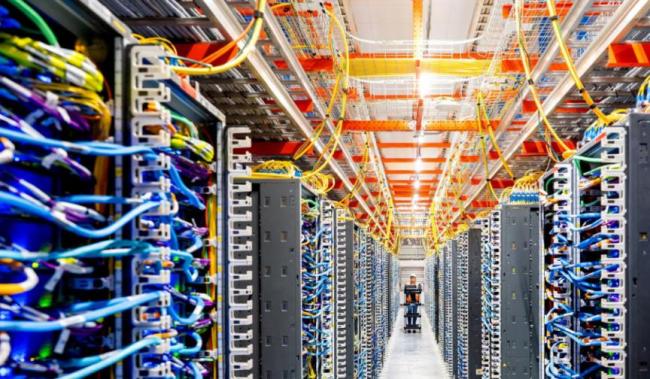 七家AI巨头在白宫签署用电承诺 特朗普抛出“奇招”