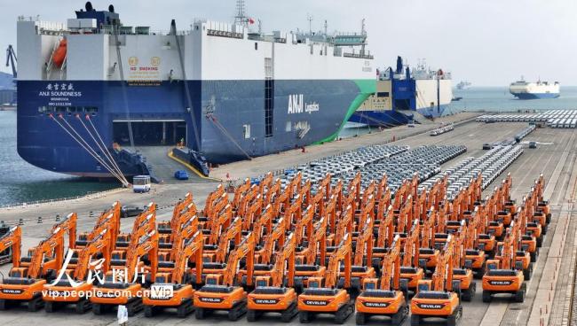 山东烟台:港口赋能 国产汽车顺畅“出海”