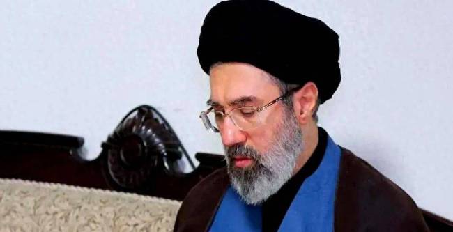 伊朗革命卫队支持新任最高领袖 世袭争议引发关注