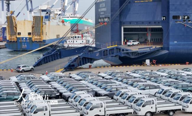 山东烟台：港口赋能 国产汽车顺畅“出海”