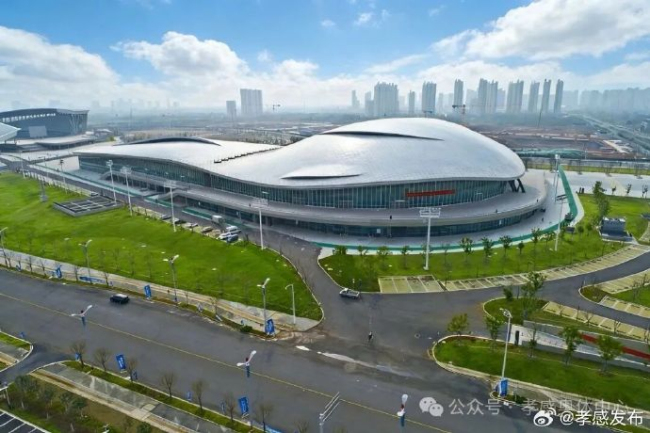 孝感奥体中心“冰篮转换”全程揭秘 72小时华丽蜕变