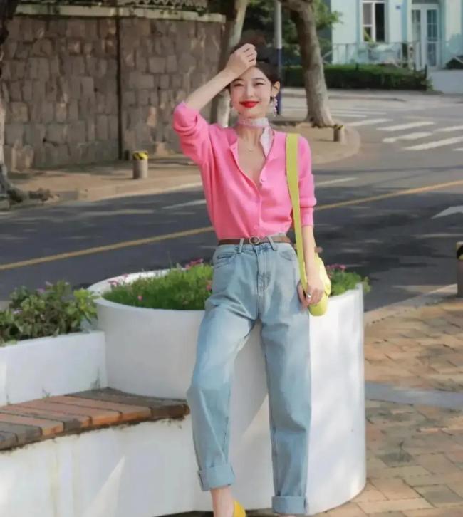 春季彩色毛衣搭配技巧 四种风格随心切换