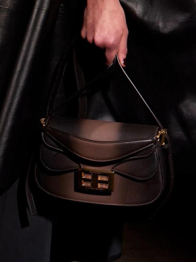 巴黎时装周 光与影的时尚探索