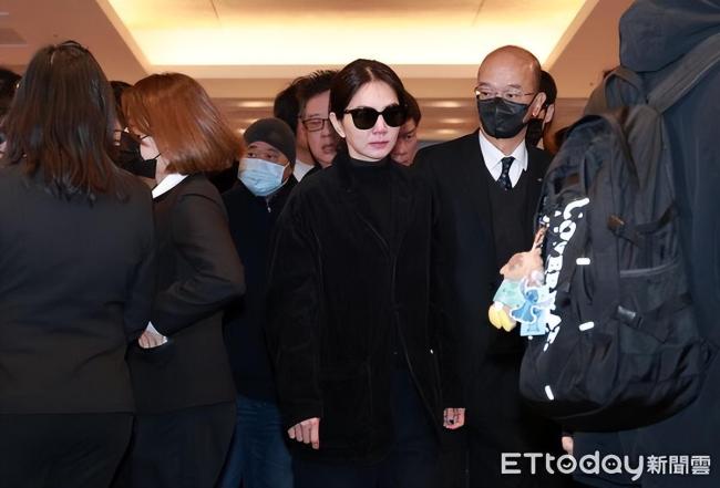 Ella送别袁惟仁哭到抽搐