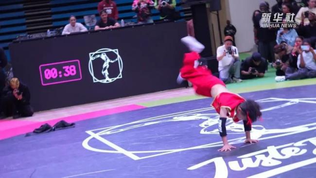 13岁中国小孩哥斩获世界街舞冠军 中国少年闪耀巴黎舞台