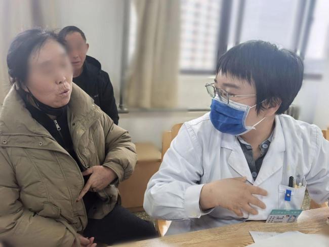 50岁大姐睡觉时粉碎性骨折