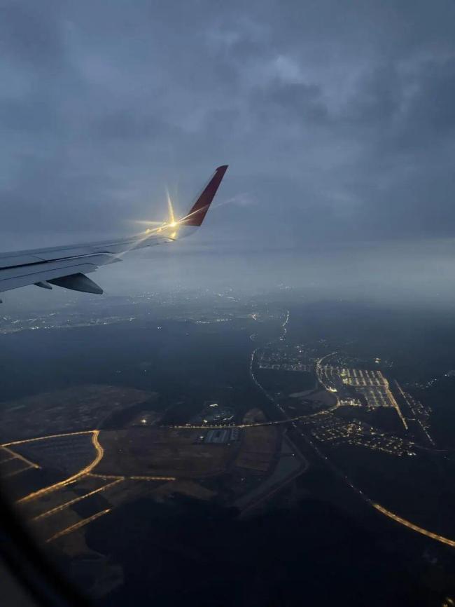 浙江女子辗转四国终于到杭州 历经波折平安归家