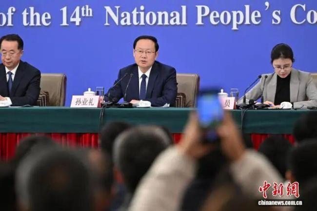 “成为中国人”成两会热词 中式生活吸引全球目光