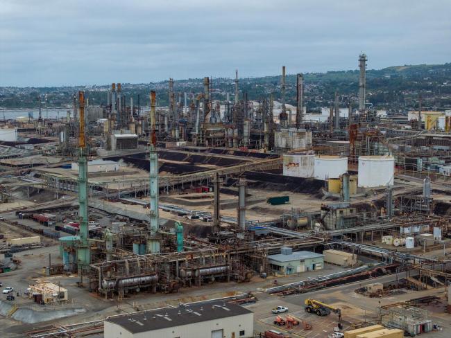 特朗普称投3000亿美元建炼油厂