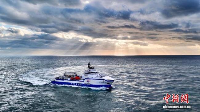 全球最大大型压裂船交付