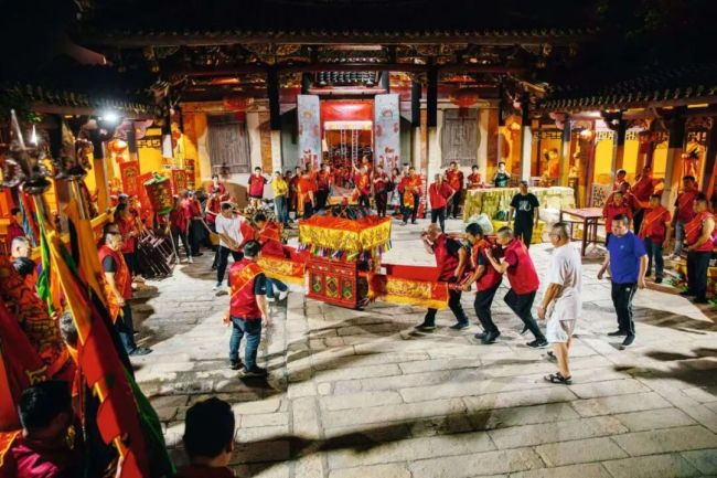 年轻人为何扎堆去福建、潮汕看“游神”?