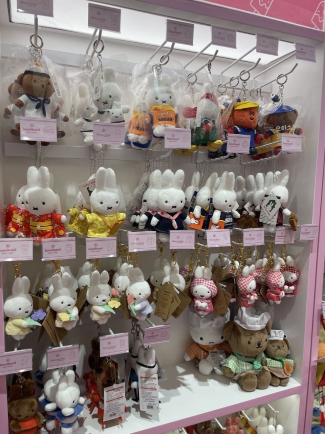 “谷子店”乱象调查 二次元商品合规隐忧