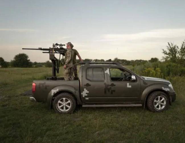 美军被伊朗“小摩托”炸到恍惚 中东战局反转