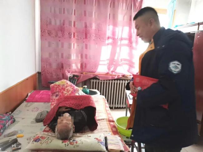 老人摔倒受伤社区开启7天爱心接力 护老小分队温情守护