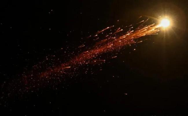 第39轮反击!集束弹猛烈轰炸 中东局势推向临界点