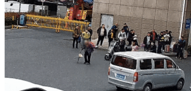 孙女过年没回家爷爷从东北来杭寻找 千里寻亲情深似海