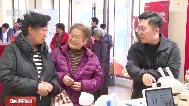 银发消费升级 适老化产品受欢迎 智能居家养老成新宠
