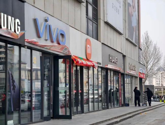 国产手机加价2000元 存储芯片紧缺激勉行业出动