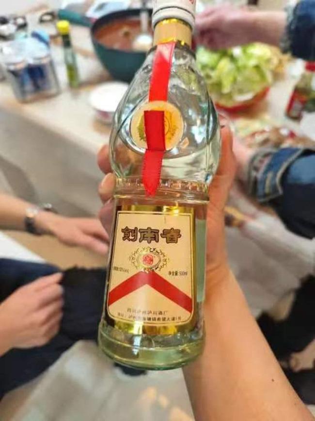 酒业市场乱象曝光 假冒伪劣频现