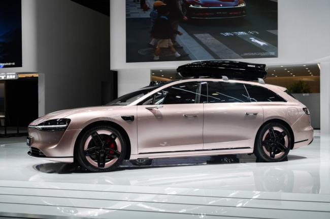 享界粉白新色亮相上海AWE 春日多巴胺新色