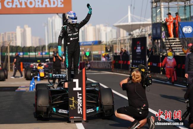 F1冲刺赛 梅奔强势包揽头排