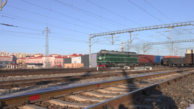 霍尔果斯铁路口岸通行中欧班列超1.9万列