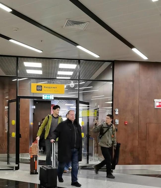 金莎孙丞潇录妻旅全程牵手 未婚情侣引发热议