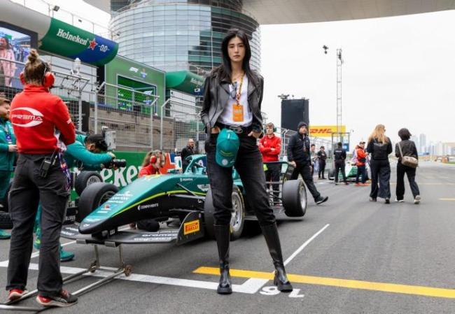 赵丽娜走进F1现场