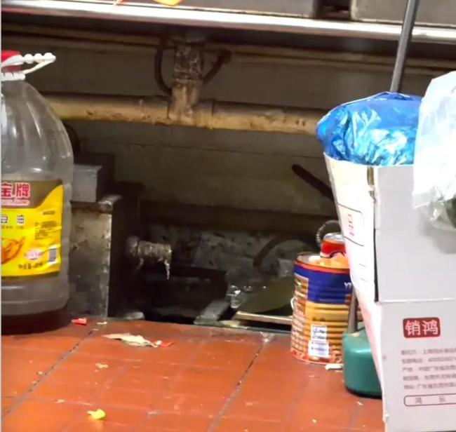 记者暗访上海十余家“外卖美食城” 卫生状况堪忧