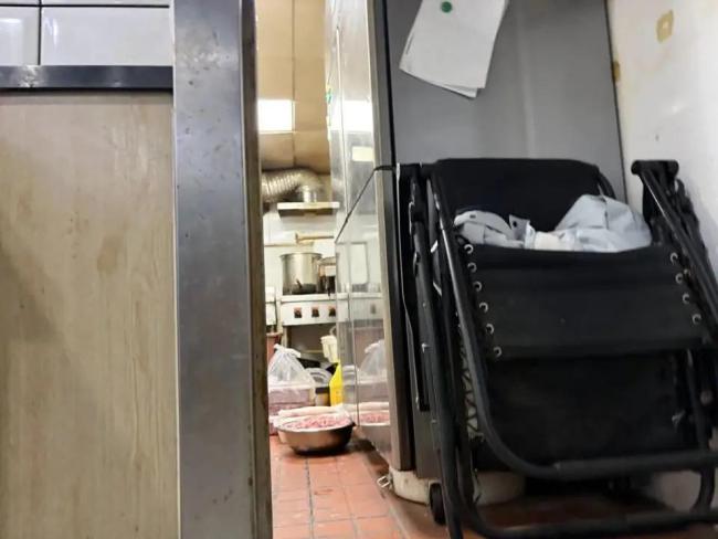 记者暗访上海十余家“外卖美食城” 卫生状况堪忧