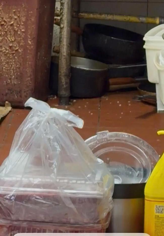 记者暗访上海十余家“外卖美食城” 卫生状况堪忧