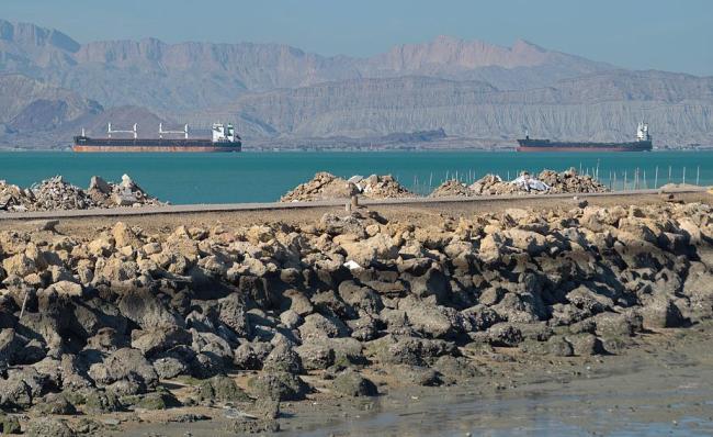 海事数据显示霍尔木兹海峡通航船只数量首次降为零