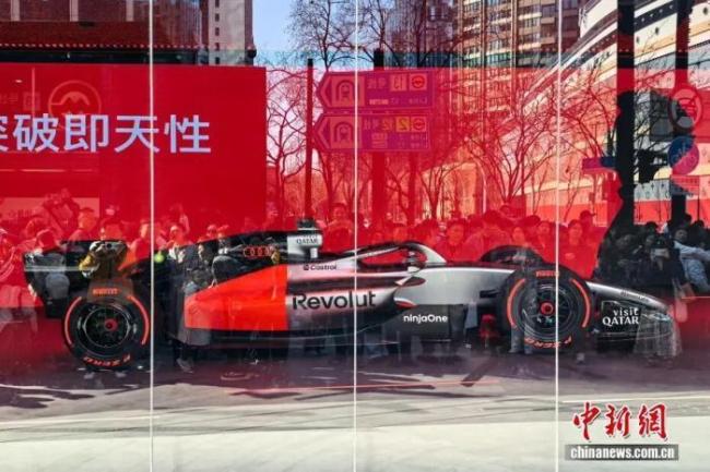这几天的上海成了“F1痛城” 全城沉浸速度与激情