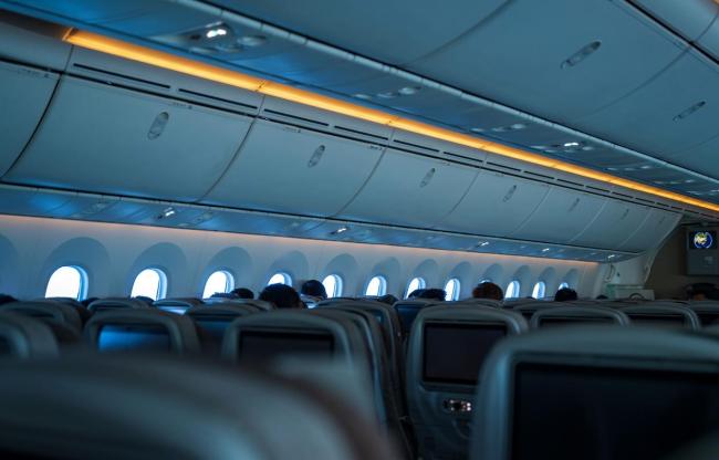 三问东航：超售拒载看病旅客