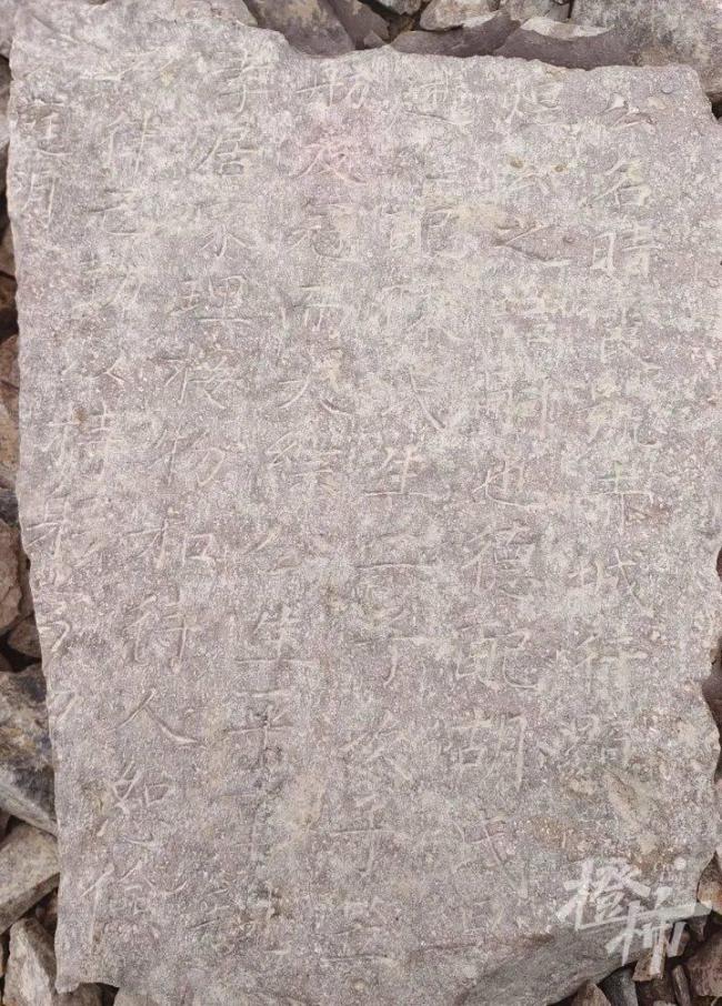 学生发现神秘古碑联系文保部门 少年获文物局表扬