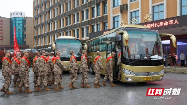 湖南岳阳上半年新兵热血启程 传承张超精神