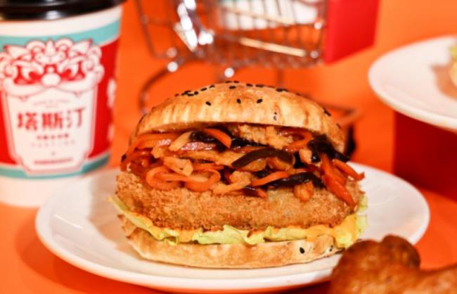 从华莱士出走的“叛徒”杀回来了 手擀中国汉堡逆袭成功