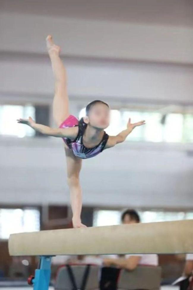 13岁坠楼运动员被教练多次当众打脸 体操梦碎背后的痛苦真相