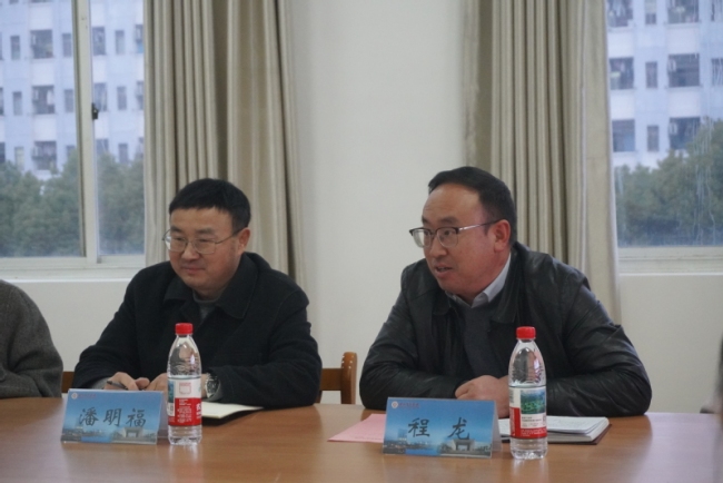 研一女生独自参加入伍欢送会 青春赴戎装